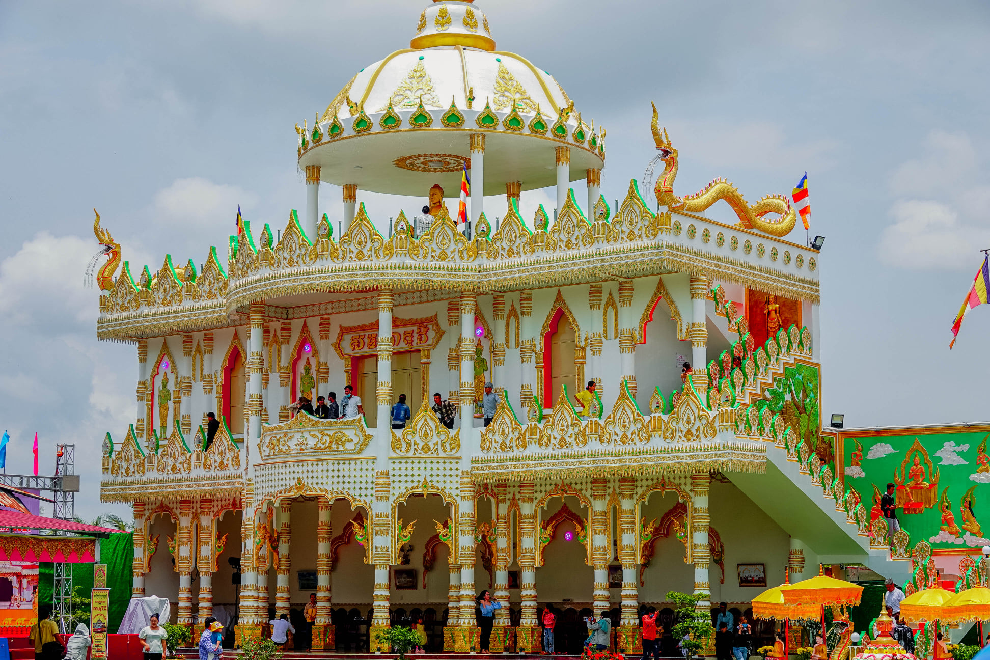 Ngôi chùa Khmer đẹp như cung điện, có 'bảo tàng tự nguyện' độc nhất miền Tây